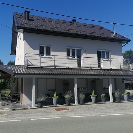 Guest House Mylan Licko Petrovo Selo Exterior photo