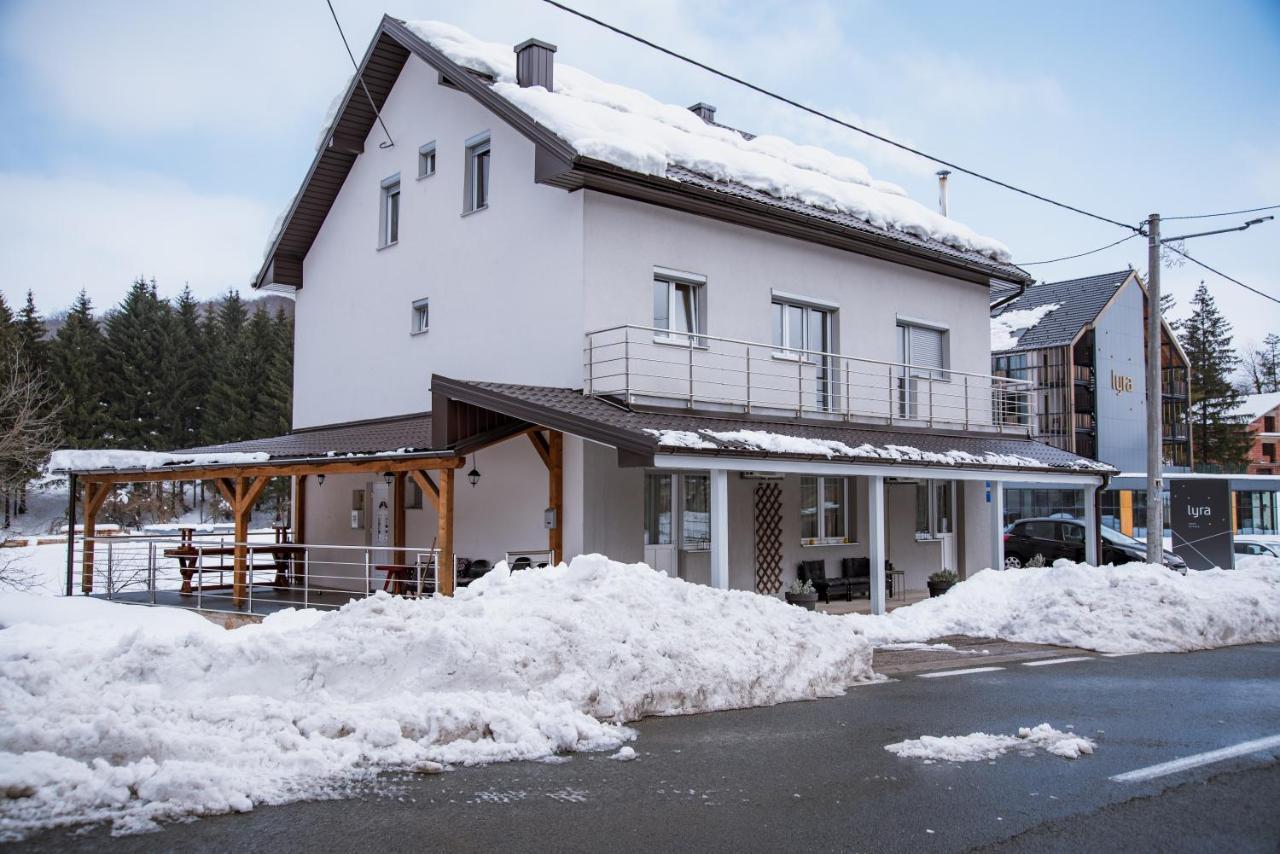 Guest House Mylan Licko Petrovo Selo Exterior photo