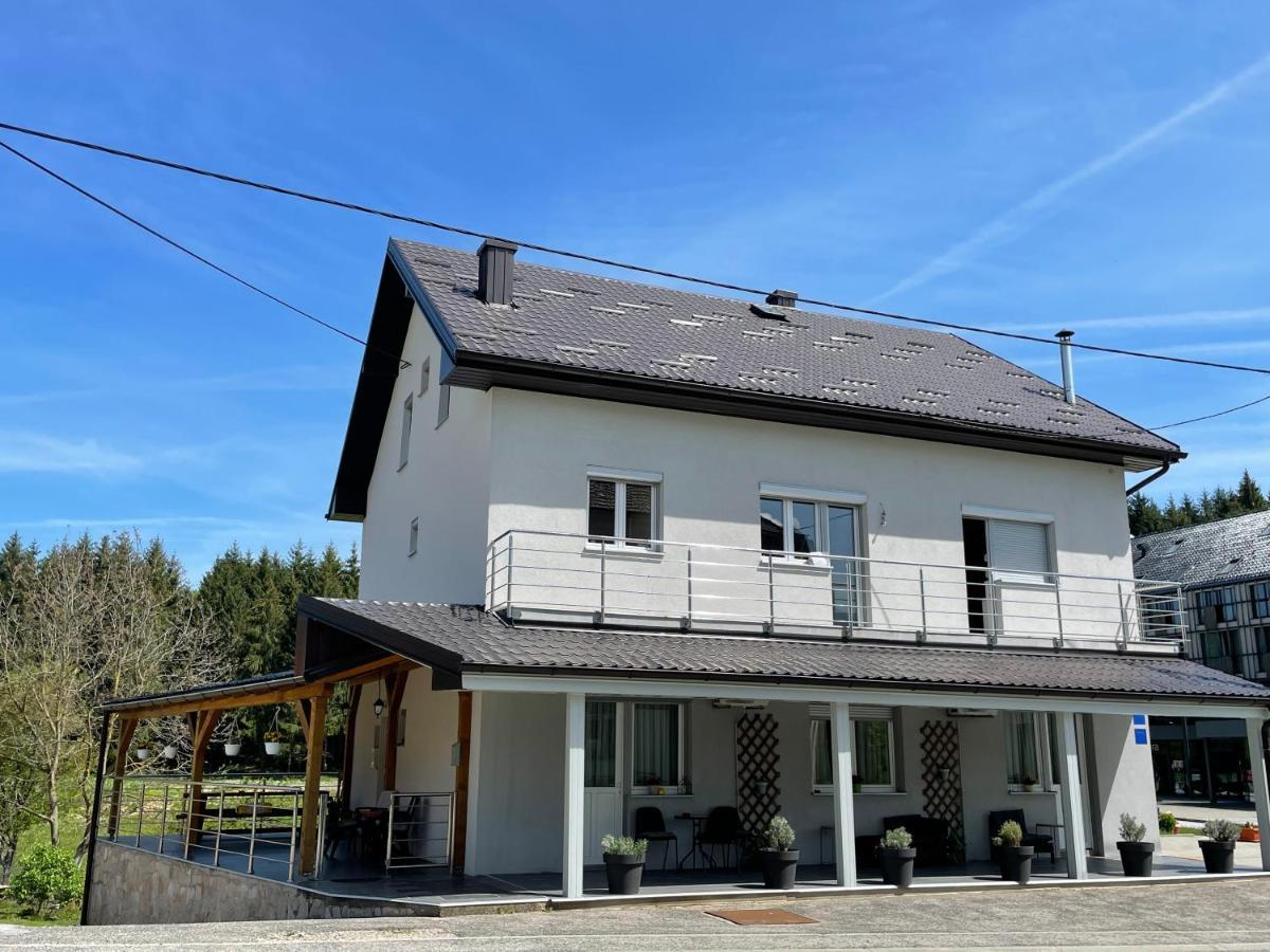 Guest House Mylan Licko Petrovo Selo Exterior photo